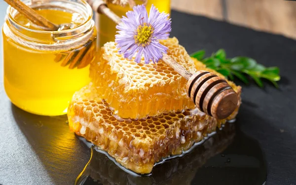 Bee Honey Jar Flower Old Background — Stock Photo, Image