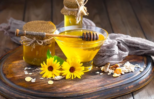 Mel Abelha Jarro Com Uma Flor Fundo Velho — Fotografia de Stock