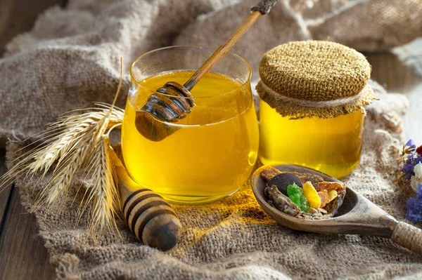 Taraktaki bal arısı.