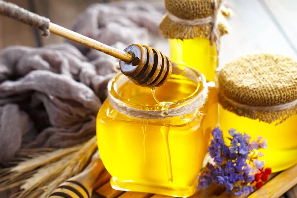 Taraktaki bal arısı.