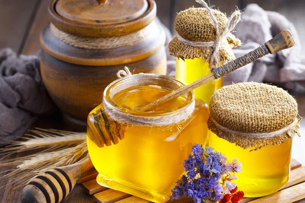 Taraktaki bal arısı.