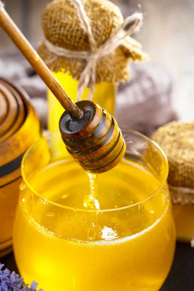 Taraktaki bal arısı.