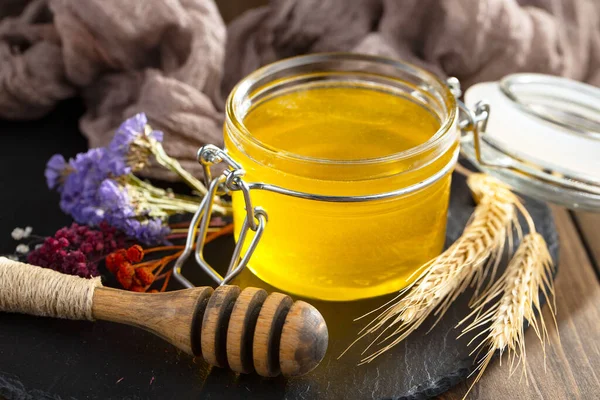 Taraktaki bal arısı.