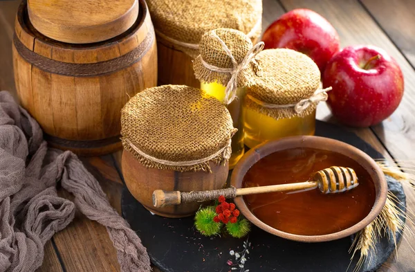 Taraktaki bal arısı.