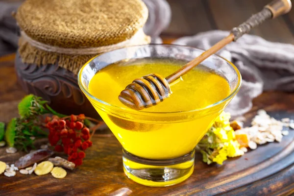 Honey Flows Slowly Stick Honeycomb — Stock Photo, Image