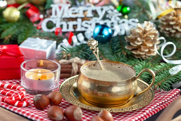 Vrolijke Kerstkaart Met Geschenken Koffie Kerstversiering — Stockfoto