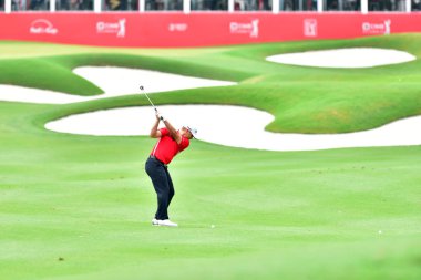 Kuala Lumpur, Malezya - 11 Ekim: Austin Cook ABD CIMB klasik 2018, Tpc Kuala Lumpur, Kuala Lumpur, Malezya üzerinde 11 Ekim 2018 1 turda sırasında yeşil 18 topa vur. Masuti tarafından (fotoğraf) 
