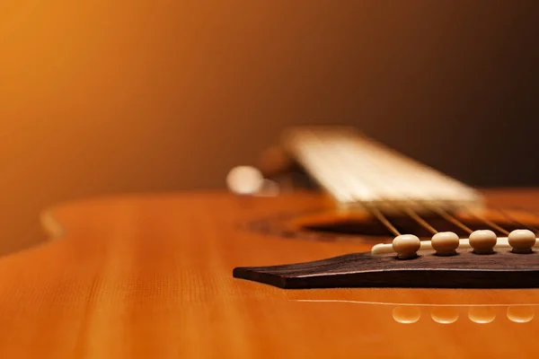 Akustik gitar detayları