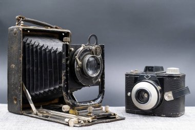 iki eski kamera, ibsor ve agfa clack