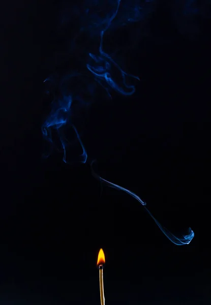 Streichhölzer Streichhölzer Rauch Schwarzer Hintergrund Und Flamme — Stockfoto