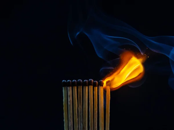 Mérkőzés Gyufa Füst Fekete Háttér Láng Stock Kép