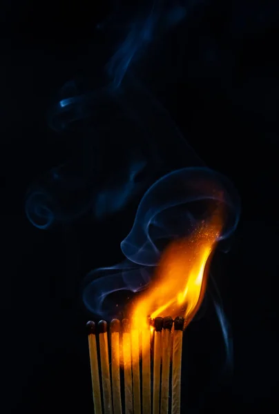 Mérkőzés Gyufa Füst Fekete Háttér Láng Stock Fotó