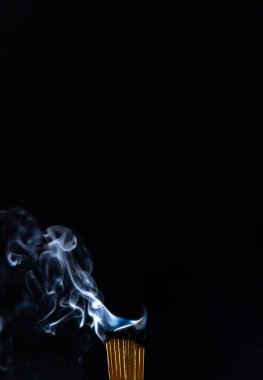 maç, maçlar, duman, siyah arka plan ve alev, yangından sonra