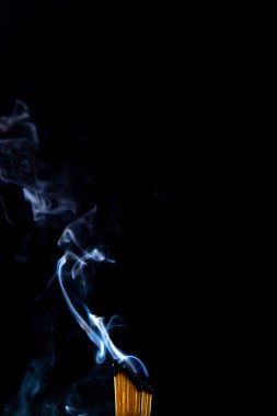 maç, maçlar, duman, siyah arka plan ve alev, yangından sonra