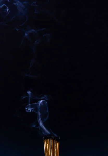 Wedstrijd Wedstrijden Rook Zwarte Achtergrond Vlam Brand — Stockfoto