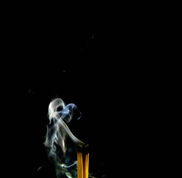 Wedstrijd Wedstrijden Rook Zwarte Achtergrond Vlam Brand — Stockfoto
