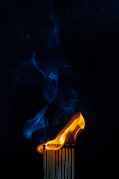 Utkání Zápasy Kouřové Černé Pozadí Plamen — Stock fotografie