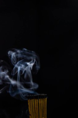 maç, maçlar, duman, siyah arka plan ve alev, yangından sonra