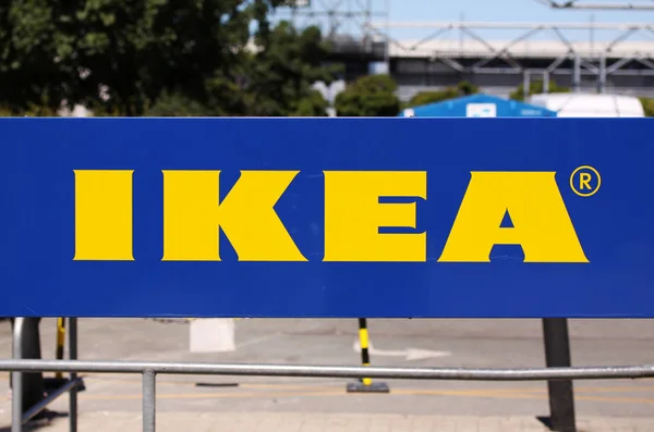 Copenhague Dinamarca Julio 2018 Tipo Logotipo Ikea Mercado Ikea Estacionamiento — Foto de Stock