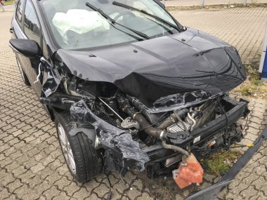 Araba yolda kaza hasar