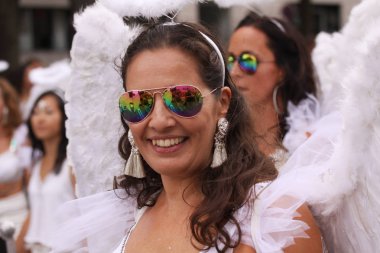 Kopenhag, Danimarka - 18 Ağustos. 2018: yıllık gurur geçit Lgbt. gösterimler eşcinsel ve Lezbiyenler Gay Pride Parade gökkuşağı renkleri ve bayrakları ile katılan.