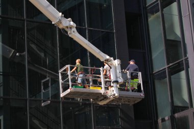 Modern yüksek doğmak cam işeneceğini çalışma pencere temizleyiciler