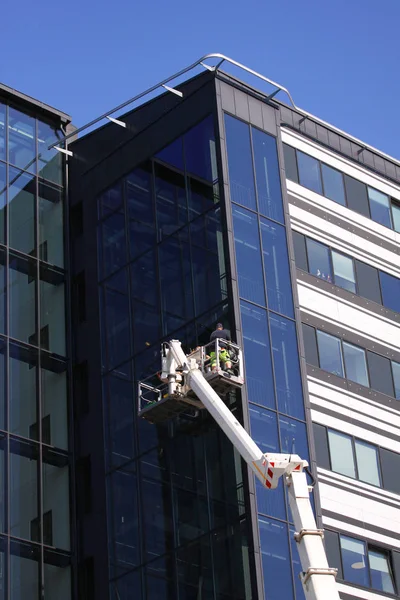 Window Cleaners Working Modern High Rise Glass Building — Stock Photo, Image