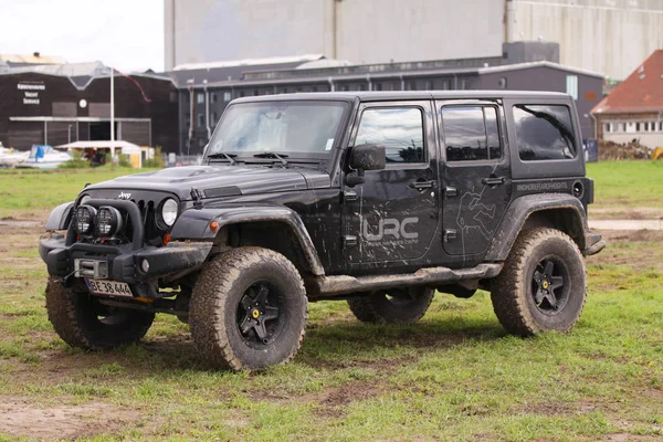 Copenhagen Denmark September 2018 Close Dirty Jeep Wrangler Driving Heavy — Stock Photo, Image