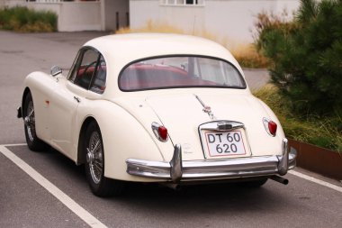 Copenhagen, Danimarka - 1 Eylül 2018: Jaguar Mark 2 eski model araba - dikiz.