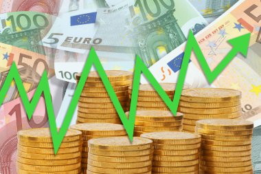 İş grafiği altın para yığınları ve Euro notları - artış eğilimi gösteren büyüme ve properity arka planda gidiyor yeşil oklu