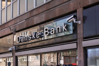 Şube önünde Danske banka logosu. Danske bankası Danimarka'nın en büyük bankası ve kuzey Avrupa bölgesinde büyük bir perakende bankasıdır. Kopenhag, Danimarka - 15 Nisan 2019. 