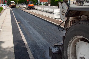 Sokaklar yeni asfalt yapılarıyla dolup taşıyor. Kopenhag, Danimarka - 9 Haziran 2020