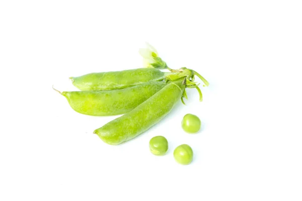 Skupina čerstvý zelený hrášek s flower, hrachové lusky, rostlinný izolovaných na bílém pozadí — Stock fotografie