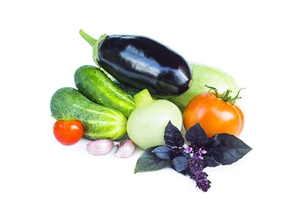 Verse Groenten Aubergines Tomaten Courgette Komkommer Knoflook Paarse Basilicum Salade — Stockfoto