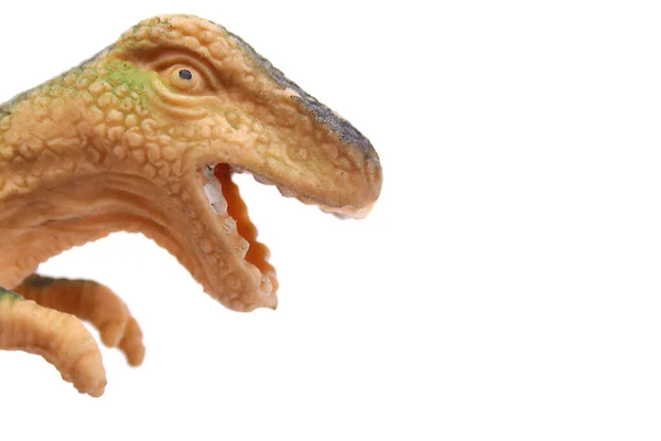 Yavru dinozor oyuncağı, beyaz sırtüstü izole edilmiş.