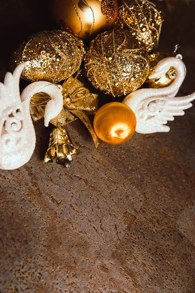 黄金と白の装飾が施された輝くクリスマス2019の背景 — ストック写真