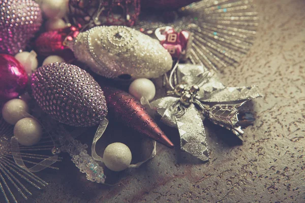 Vintage Weihnachten 2019 Hintergrund Mit Bunten Spielzeugen Auf Dunkler Oberfläche — Stockfoto