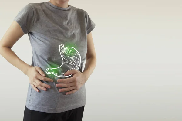 Gabungan digital dari disorot perut wanita dengan infeksi — Stok Foto