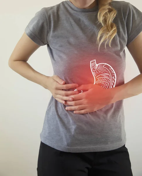 Kadının vurgulanan mide dijital bileşik