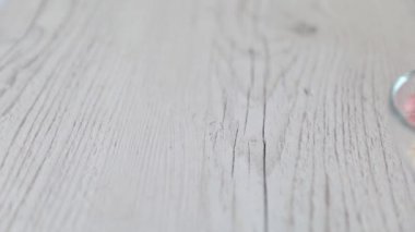 Einkorn buğday ahşap kase, littlespelt olarak da bilinir. Kuru tahıl. Triticum monococcum. İlk Evcil ve bitki ekili. İzole makro gıda fotoğraf yakın çekim yukarıdan üzerinde beyaz.