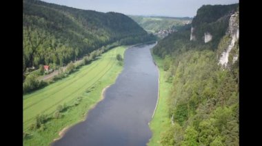 Sakson İsviçre'de Elba Nehri, Bastei Köprüsü yakınında. Sachsen, Almanya