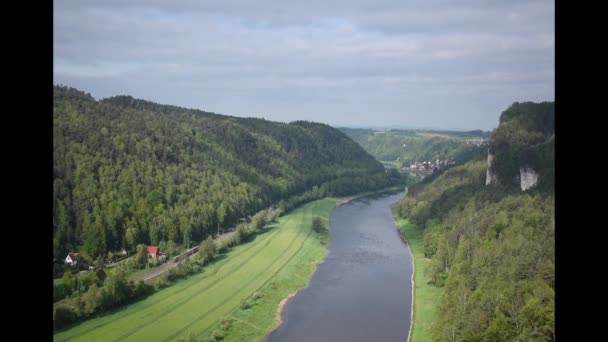 Река Эльба Саксонской Швейцарии Вид Сверху Рядом Мостом Бастей Озил — стоковое видео