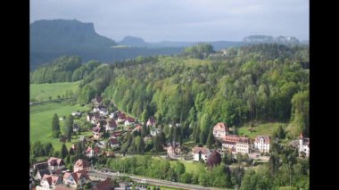Sakson İsviçre'de Elba Nehri, Bastei Köprüsü yakınında. Sachsen, Almanya