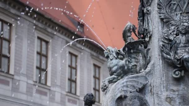Мая 2019 Года Внутренний Двор Мюнхенской Резиденции Фонтан Бронзовыми Статуями — стоковое видео