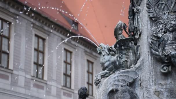 Maja 2019 Monachijska Rezydencja Wewnętrzny Dziedziniec Fontanna Brązowymi Posągami Ośmiokątny — Wideo stockowe