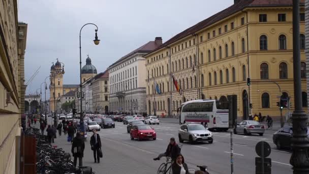 Mayo 2019 Munich Alemania Avenida Ludwigstrasse Con Arco Triunfal Siegestor — Vídeos de Stock