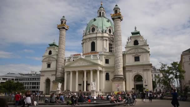 Червня 2019 Wiener Karlskirche Церква Святого Карла Карлсплатці Блакитним Небом — стокове відео