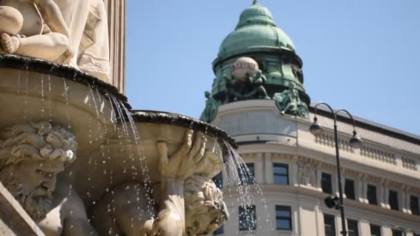海王星和他的妻子萨拉西亚喷泉附近阿尔韦蒂娜和奥地利维也纳的霍夫堡宫 — 图库视频影像