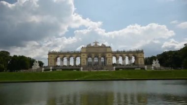 Schonbrunn (Schloss Schnbrunn), Viyana 'daki Gloriette zaman aşımı. Wien 'in en önemli turistik yerlerinden biri. UNESCO Dünya Mirası Alanı.