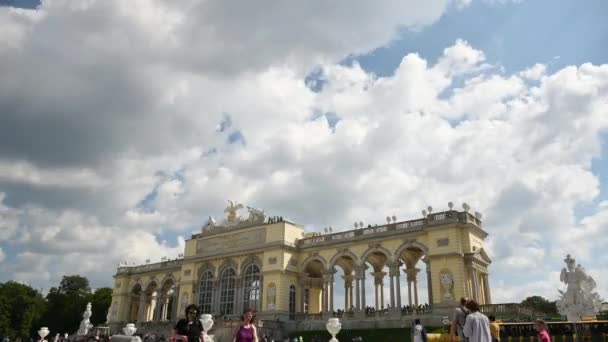 Glorieta Bajo Cielo Dramático Schonbrunn Schloss Schnbrunn Viena Una Las — Vídeos de Stock